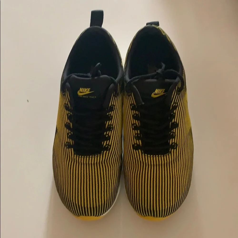Nike‎ air max black and yellow